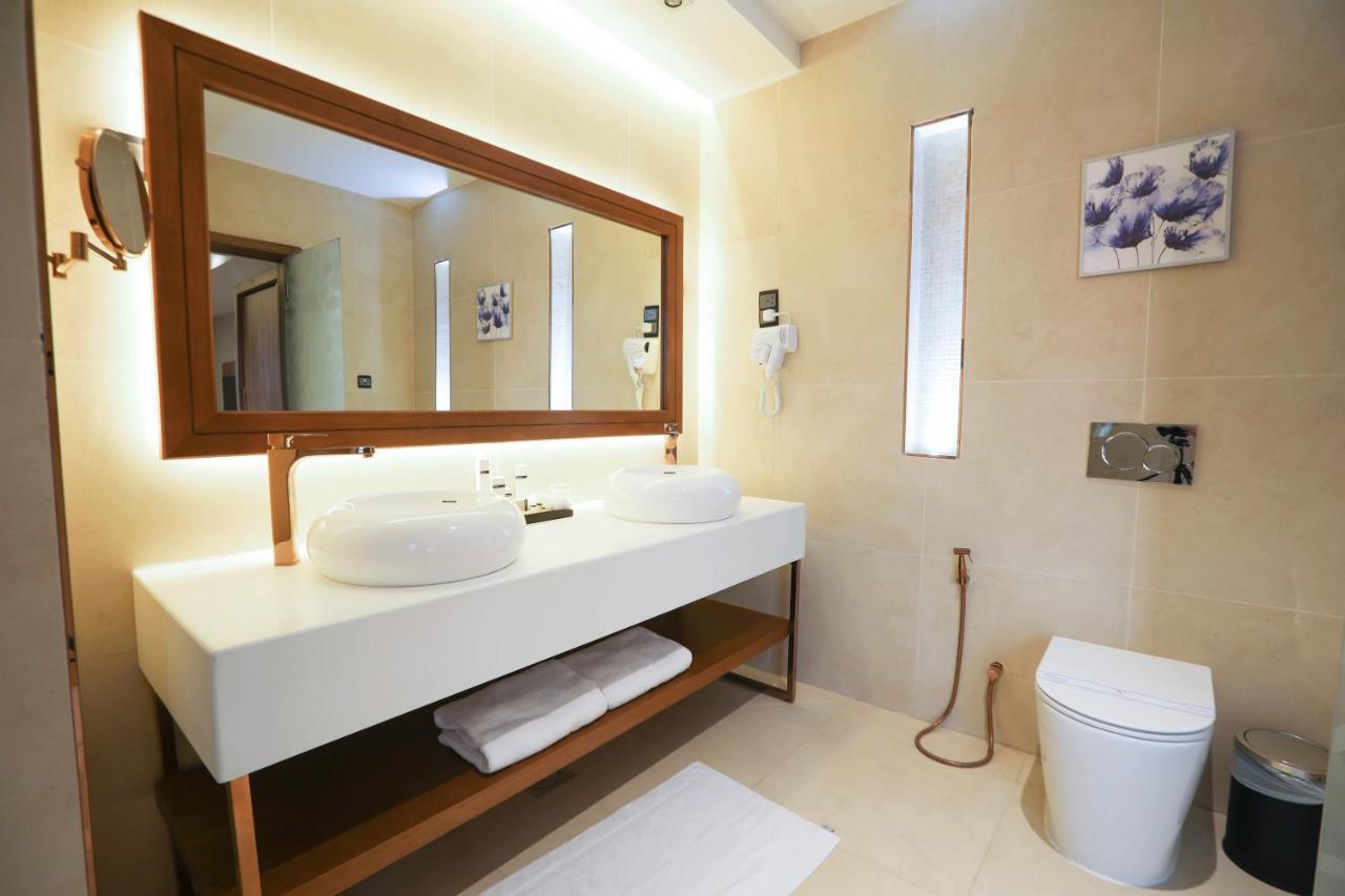V Boutique Hotel Jeddah Bagian luar foto